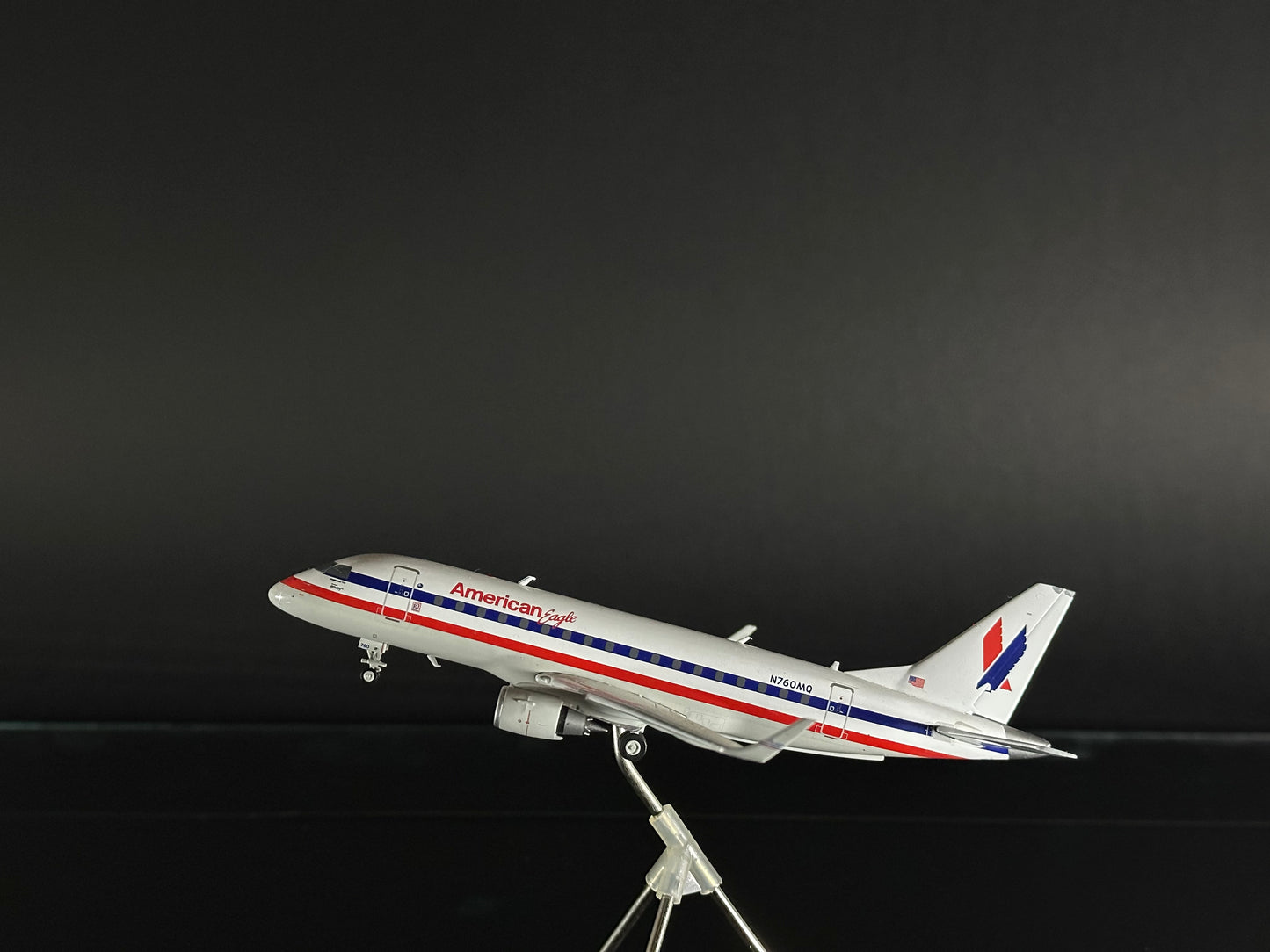 American Airlines Embraer E170 (N76OMQ)