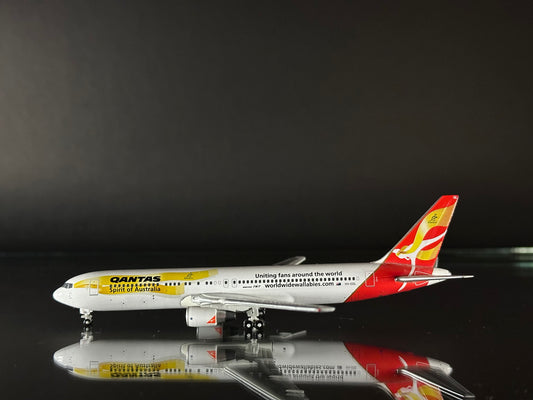 1:400 Qantas Boeing 767-300 "The Wallabies" (VH-OGL)