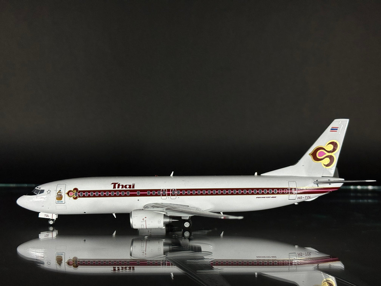 JC Thai Airways B737-400 (HS-TDL)