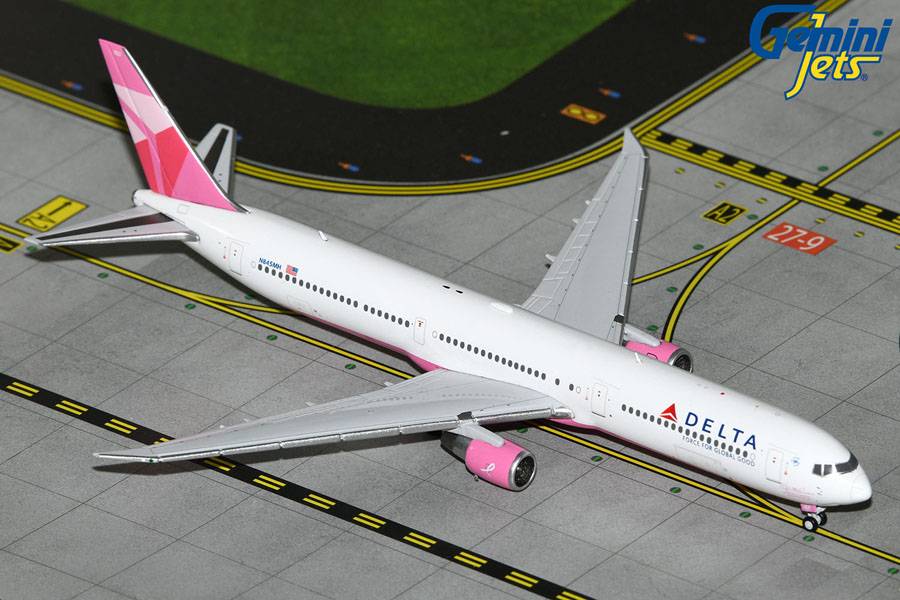 GEMINIJETS DELTA AIRLINES BREAST CANCER B767-400ER N845MH