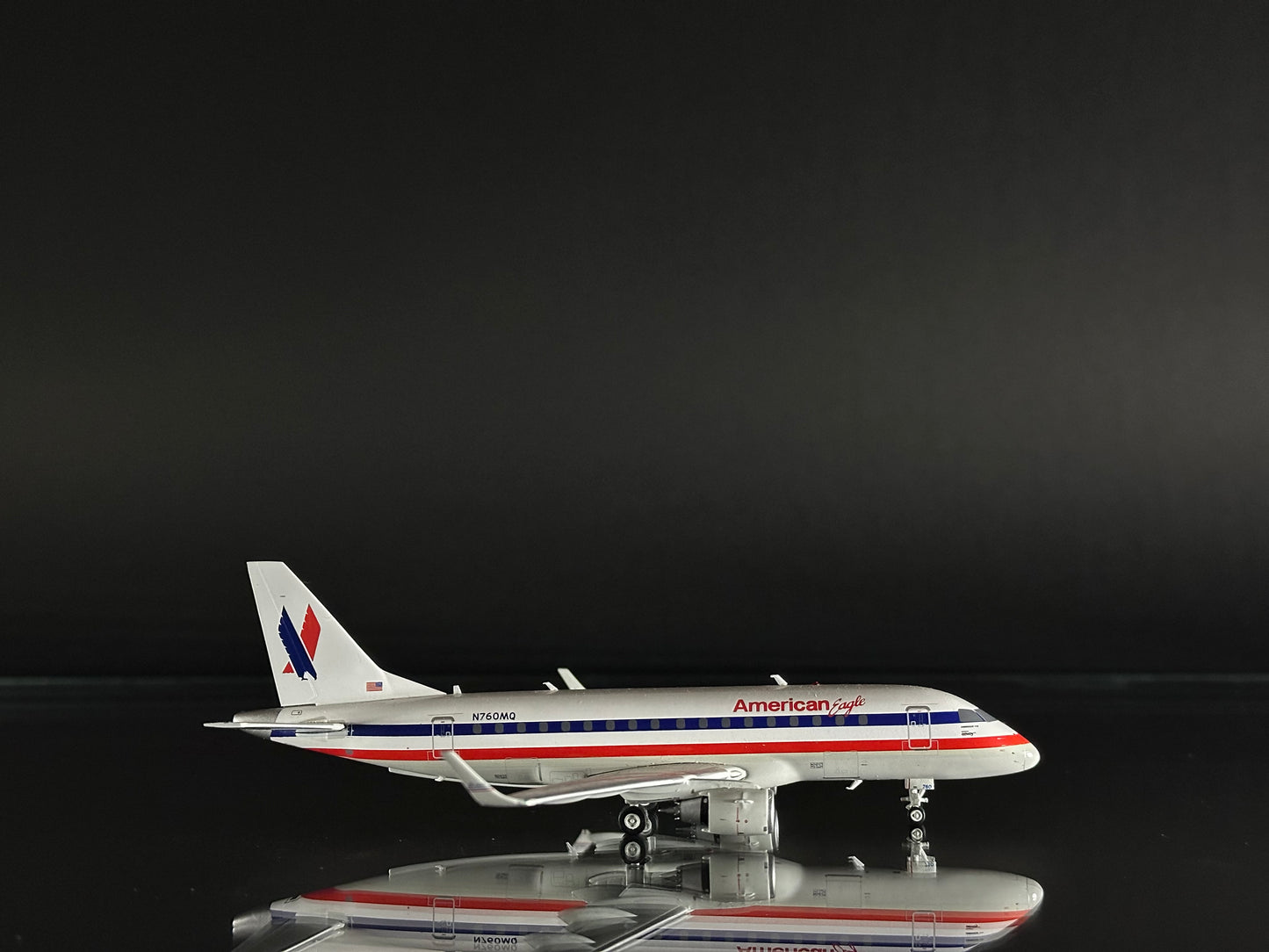 American Airlines Embraer E170 (N76OMQ)