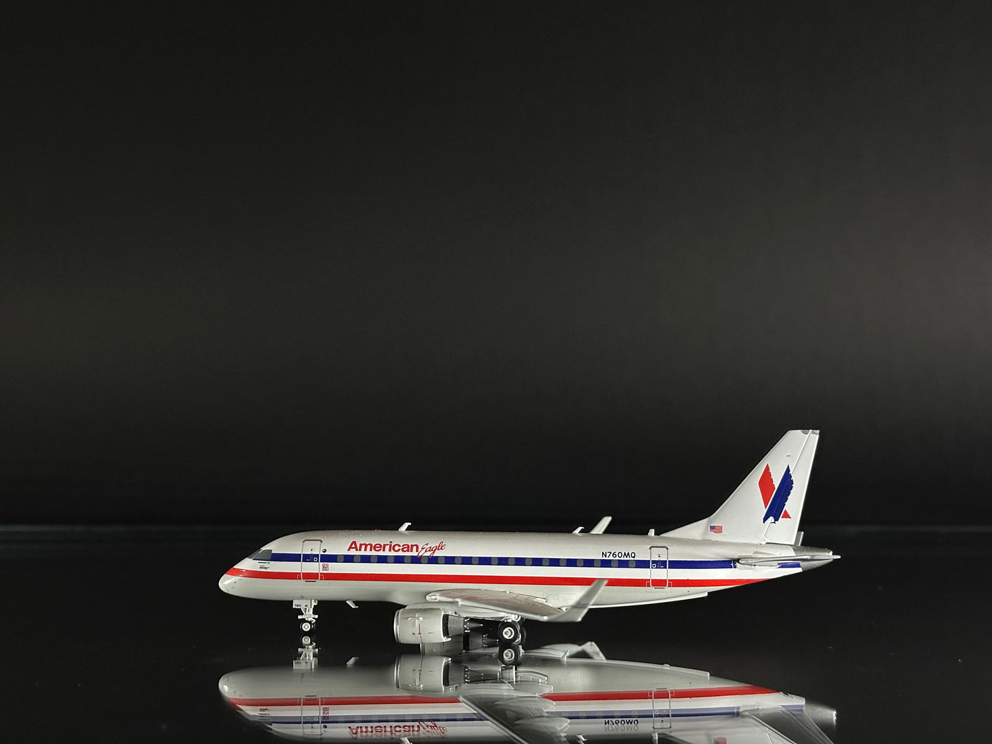 American Airlines Embraer E170 (N76OMQ)