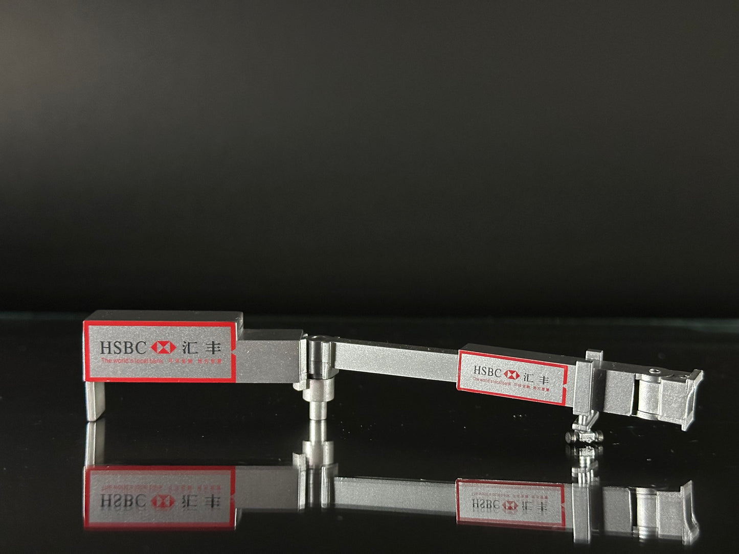 1:400 Jetbridge and Flood Light Set (HSBC)