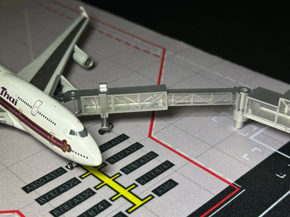 1:400 Jetbridge and Flood Light Set (Glass)