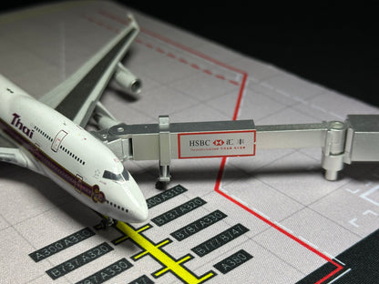 1:400 Jetbridge and Flood Light Set (HSBC)