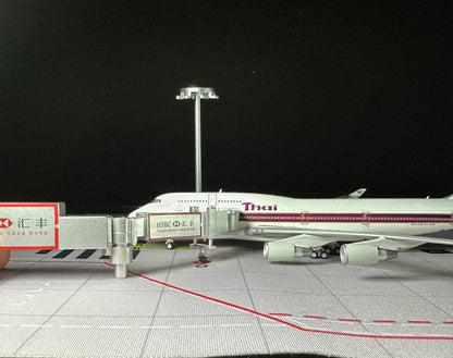 1:400 Jetbridge and Flood Light Set (HSBC)