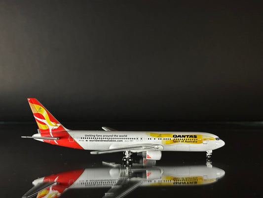 1:400 Qantas Boeing 767-300 "The Wallabies" (VH-OGL)