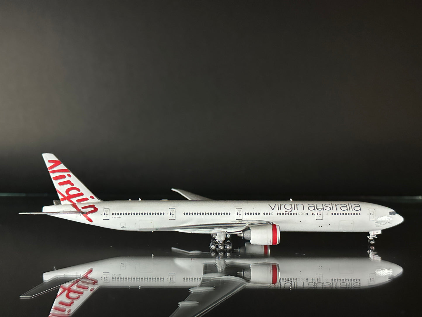 1:400 Virgin Australia Boeing 777-300ER “St Kilda Beach”(VH-VPH)