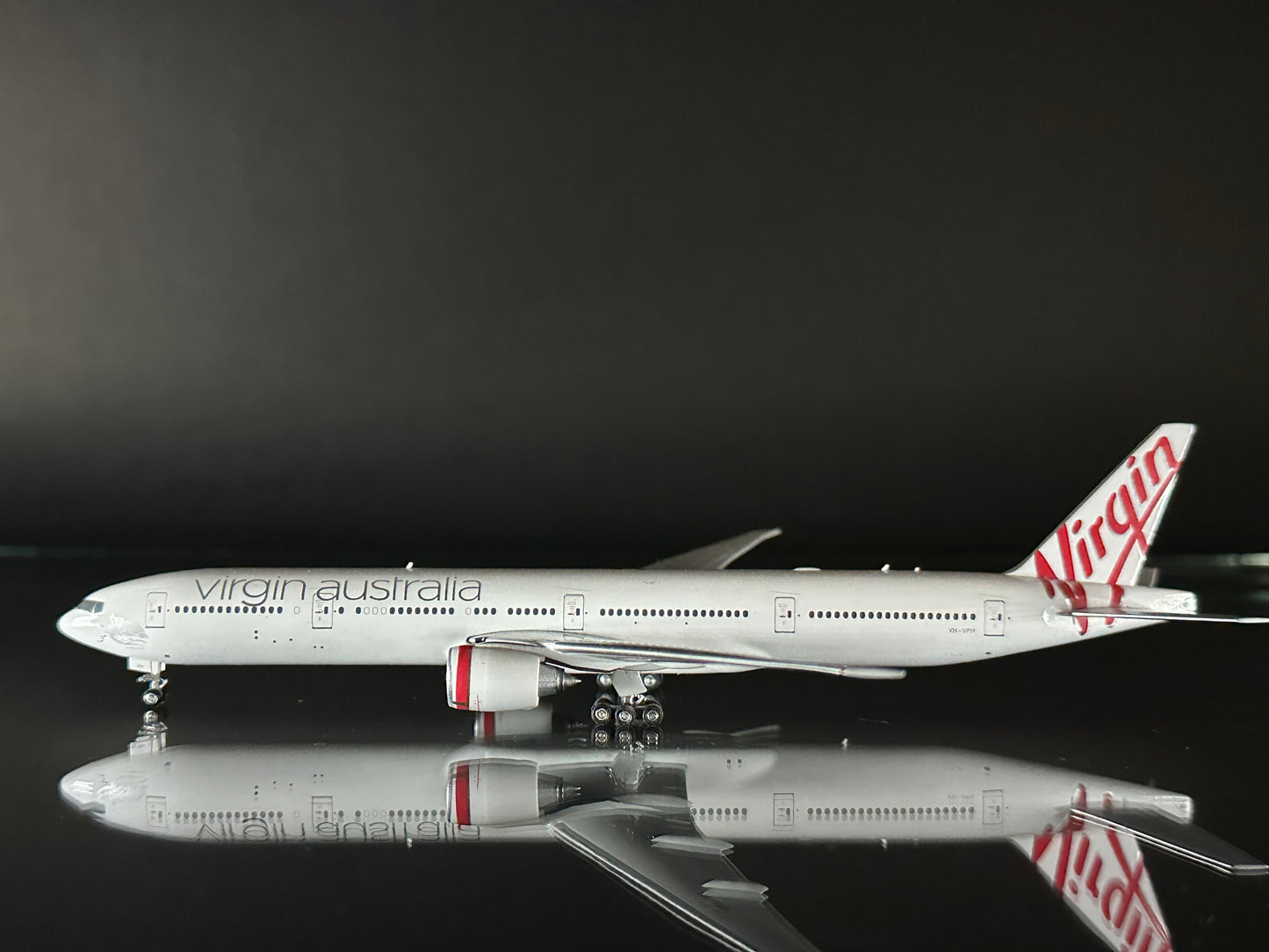 1:400 Virgin Australia Boeing 777-300ER “St Kilda Beach”(VH-VPH)