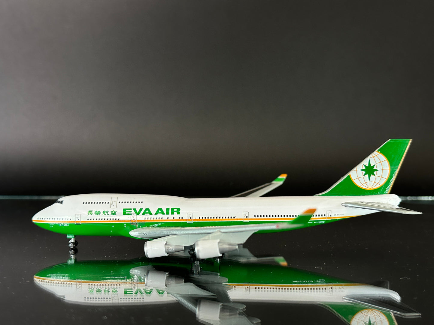 JET-X EVA AIR BOEING 747-400 (B-16401)