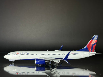 GEMINI200 DELTA AIRLINES  B737-900ER N856DN (FLAPS DOWN)