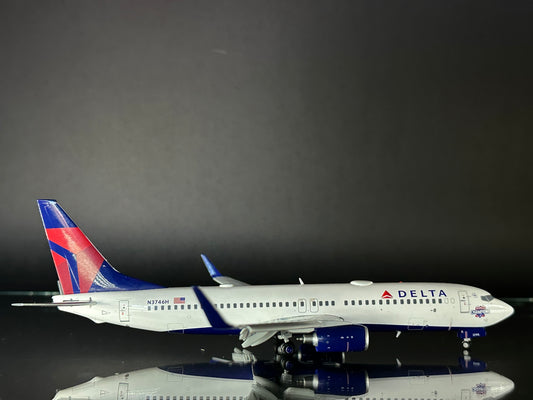 GEMINI 200 DELTA AIRLINES "Atlanta Braves World Champions"  B737-800W N3746H (FLAPS DOWN)