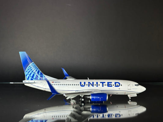 GEMINI200 UNITED B737-700 N21723 (FLAPS DOWN)