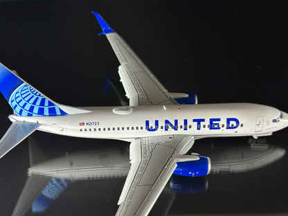 GEMINI200 UNITED B737-700 N21723 (FLAPS DOWN)