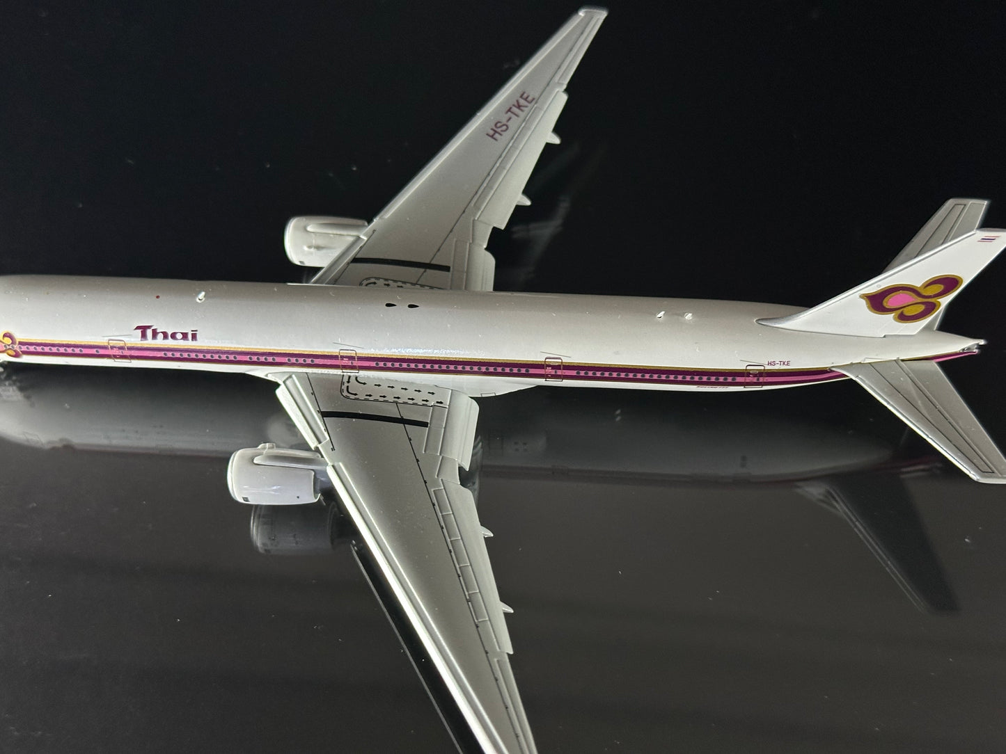 JC Wings 1:400 Thai Airways Boeing 777‑300 HS‑TKE (FLAPS DOWN)