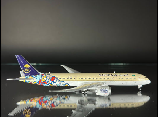 JC WINGS Saudi Arabian Airlines (Arab Calligraphy Year) FD B787-9 HZ-AR13