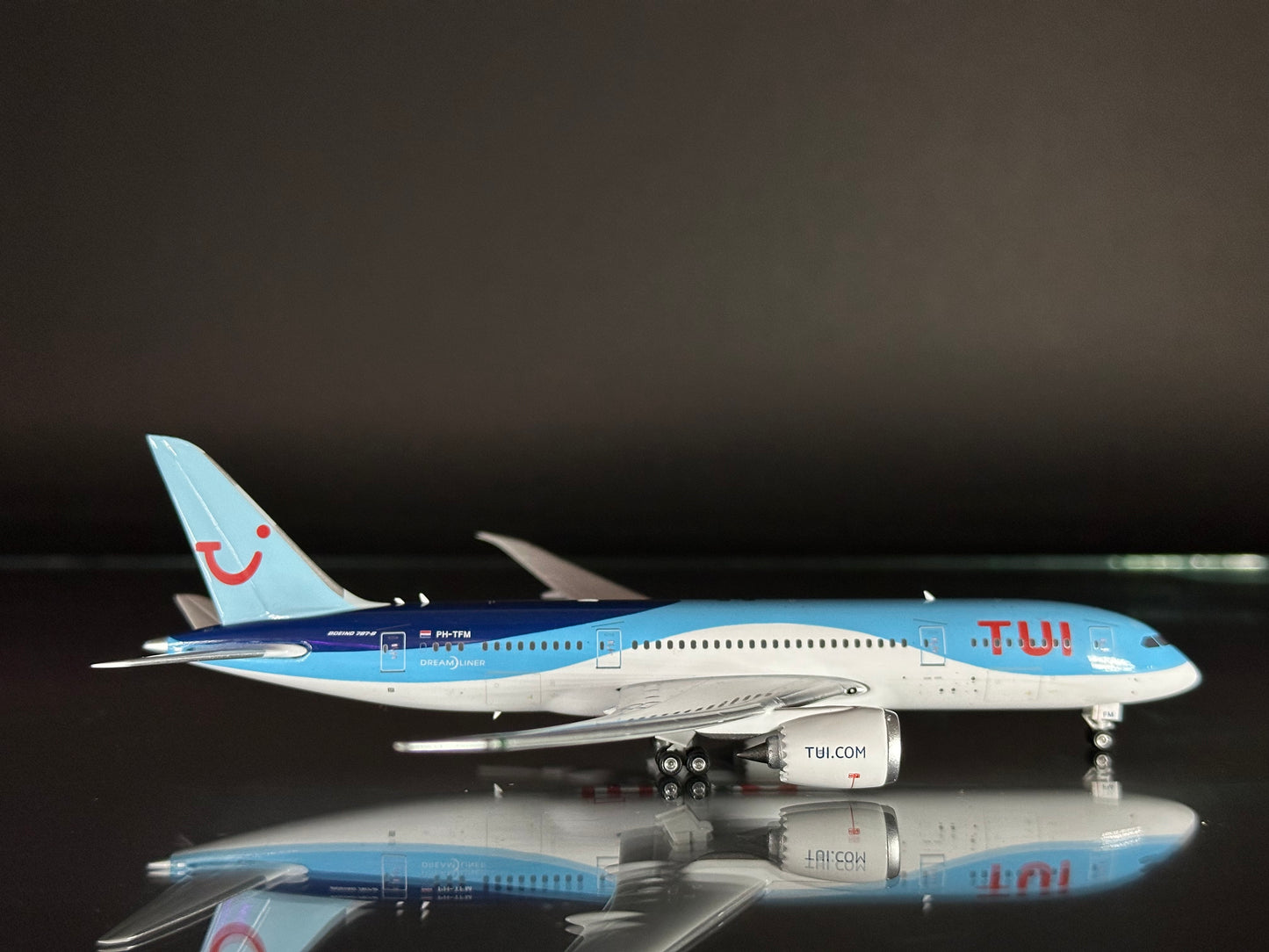 PHOENIX TUI Netherlands B787-8 PH-TFM
