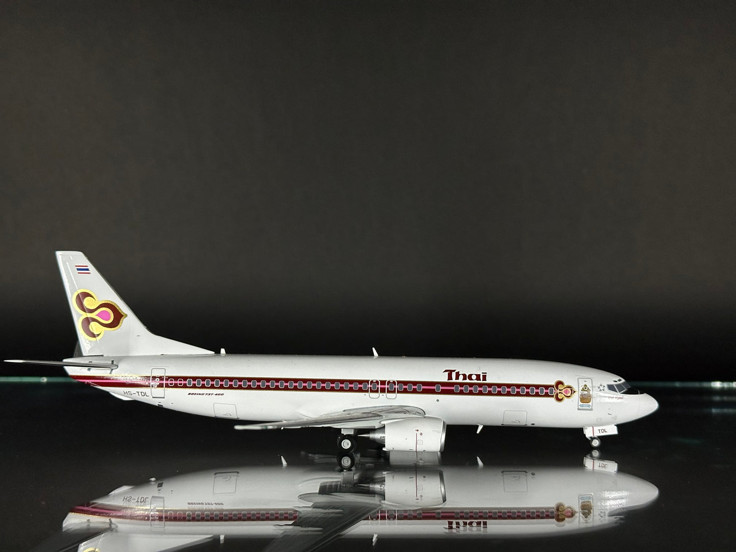 JC Thai Airways B737-400 (HS-TDL)